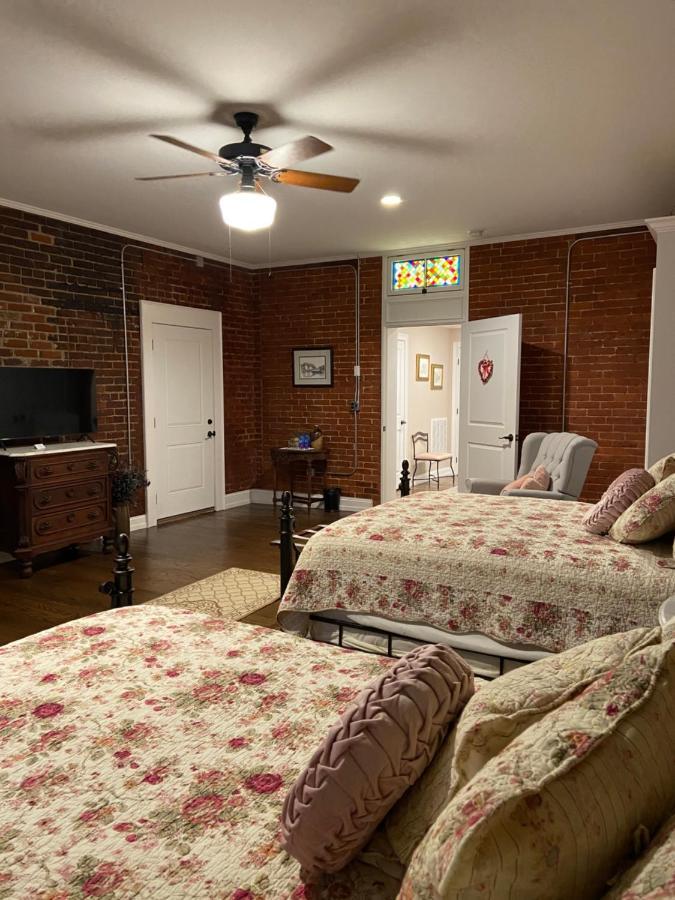 Belle Louise Historic Bed & Breakfast Падука Екстериор снимка