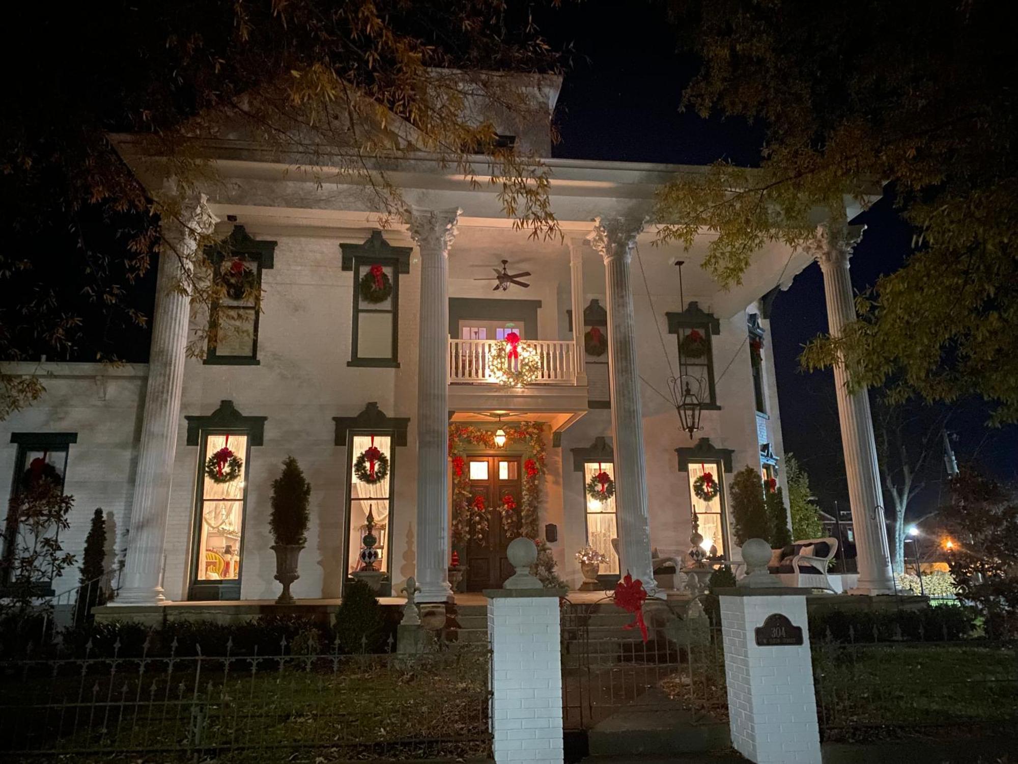 Belle Louise Historic Bed & Breakfast Падука Екстериор снимка