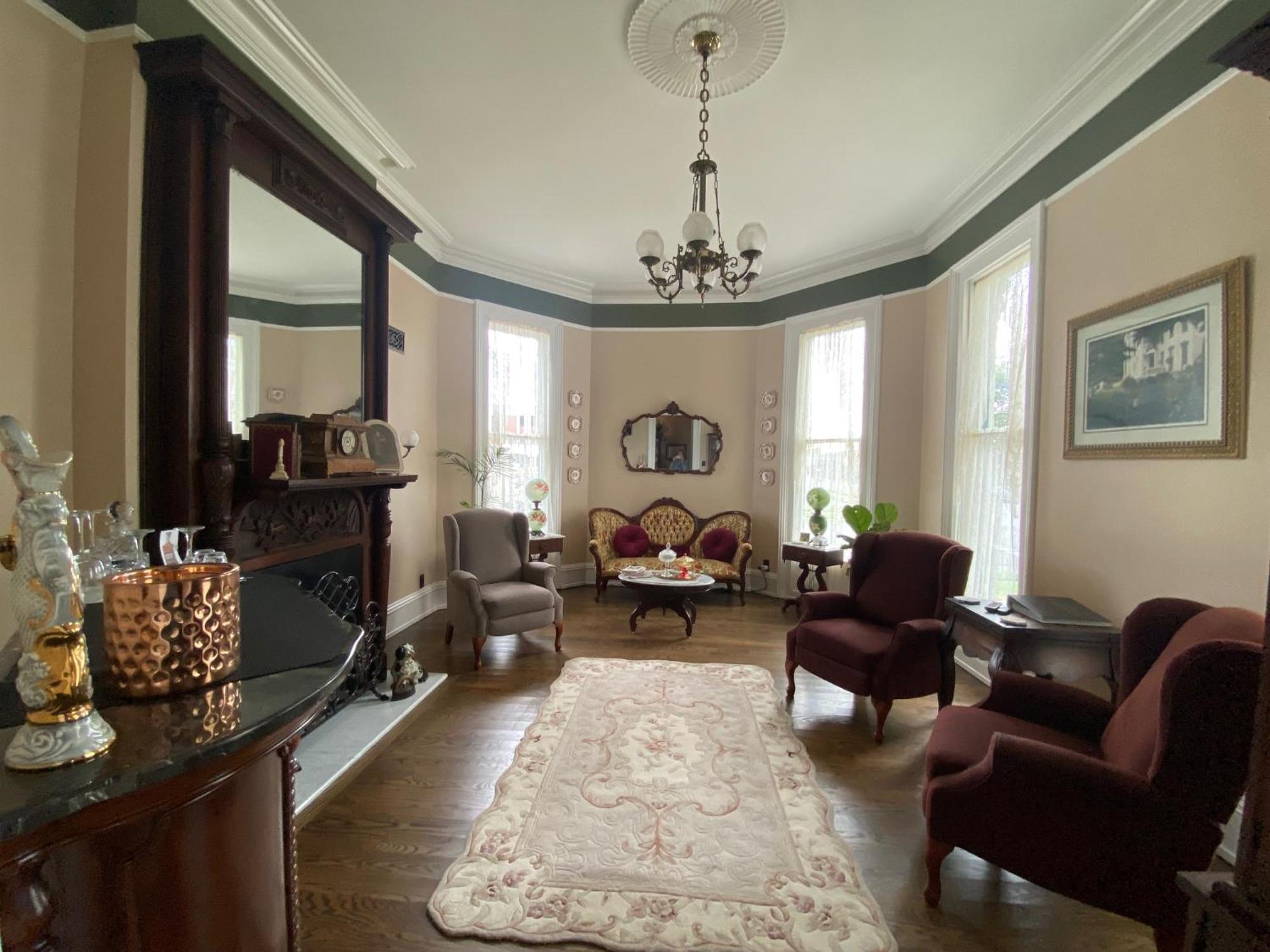 Belle Louise Historic Bed & Breakfast Падука Екстериор снимка