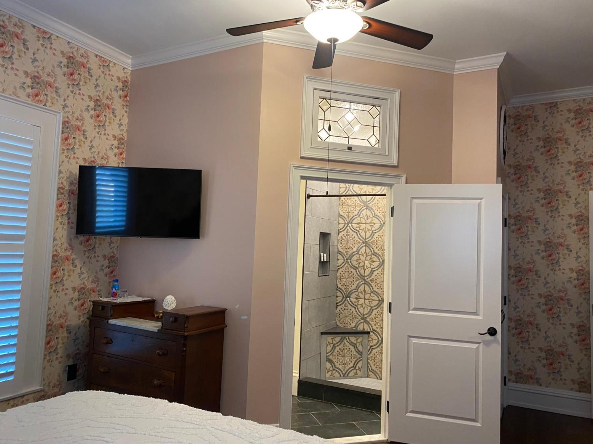 Belle Louise Historic Bed & Breakfast Падука Екстериор снимка